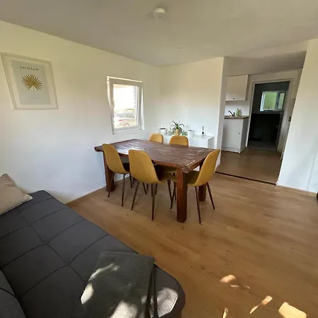 Modernes „tiny House“ * بليفين
